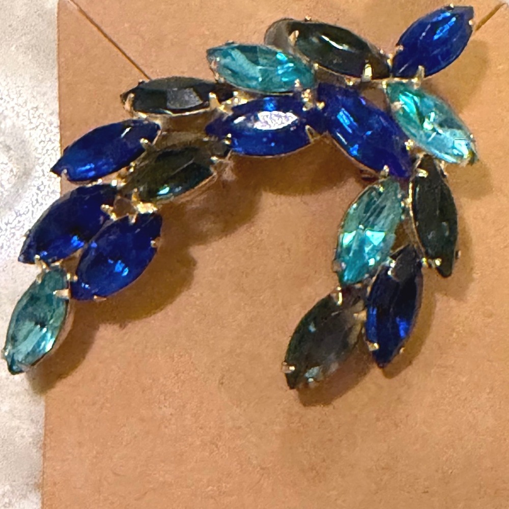 Vintage 1960s Blueโ Teal Glass Rhinestone Marquise Spray Brooch Pin OS